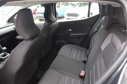 Car image 15