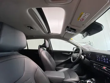 Car image 34