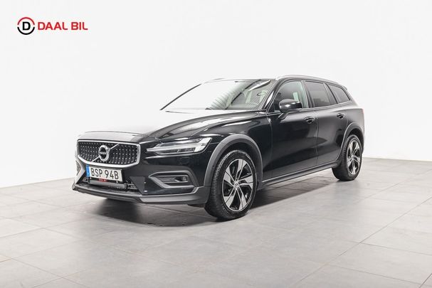 Volvo V60 Cross Country B4 AWD 146 kW image number 1