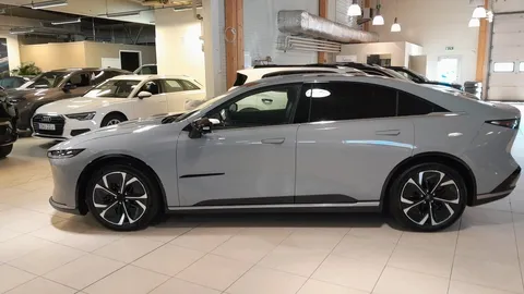 Car image 5