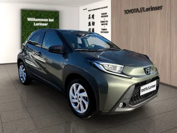 Car image 3