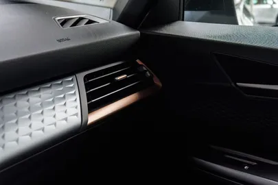 Car image 33