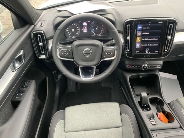 Volvo XC40 T2 Core 95 kW image number 13