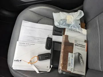 Car image 19