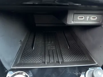 Car image 32