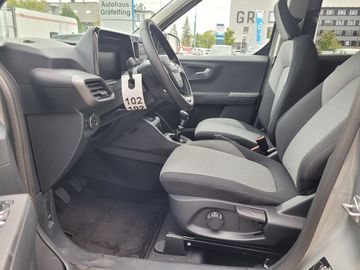 Car image 10