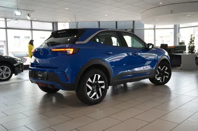 Car image 4