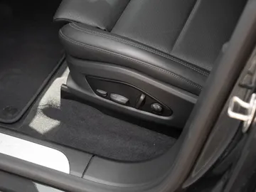 Car image 35