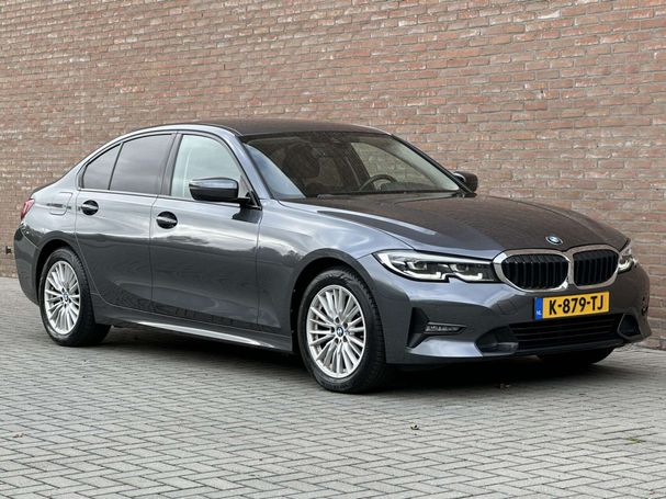 BMW 320i 135 kW image number 10