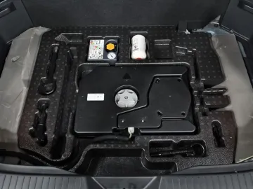 Car image 34