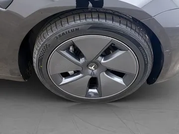 Car image 34