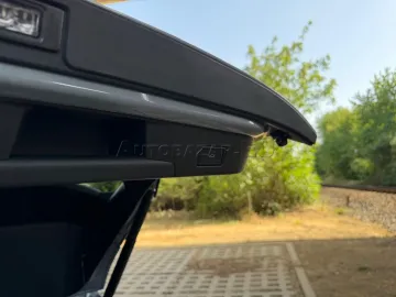 Car image 32