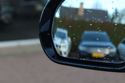 Car image 28