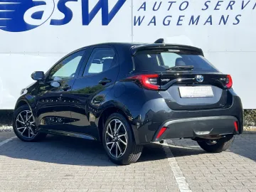 Car image 5