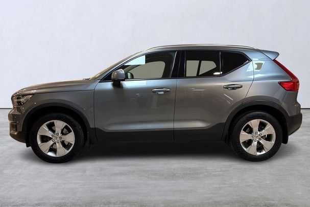 Volvo XC40 D4 AWD Momentum 141 kW image number 2