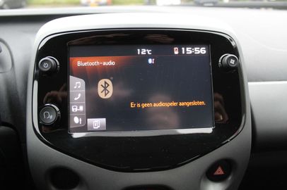 Car image 12