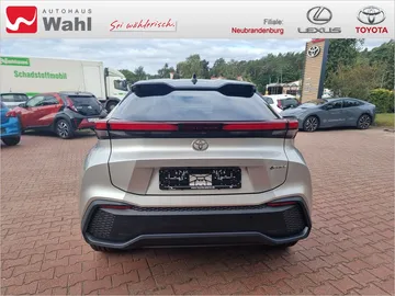 Car image 4