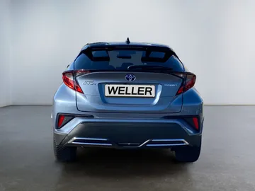 Car image 4
