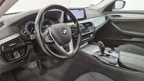 BMW 520d Touring xDrive 140 kW image number 11