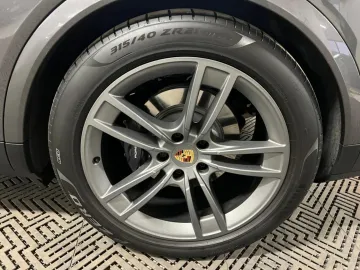 Car image 37