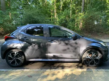 Car image 3