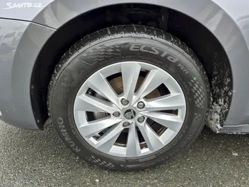 Car image 28