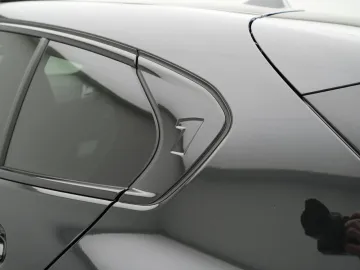 Car image 33