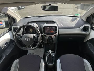 Car image 10