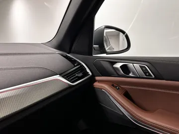 Car image 38