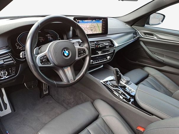 BMW 530 Touring xDrive 215 kW image number 12