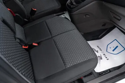 Car image 38