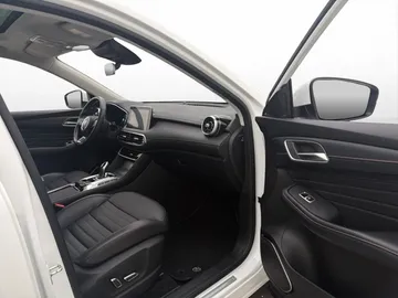Car image 32