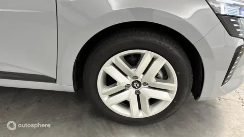 Car image 20