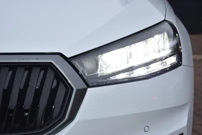 Car image 27