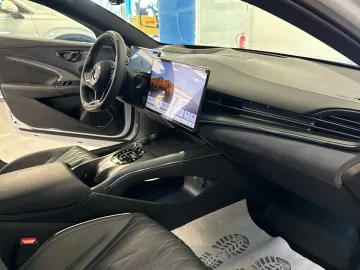 Car image 32