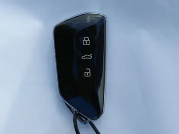 Car image 30
