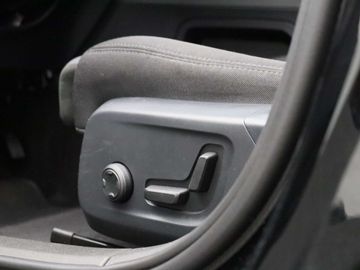 Car image 32