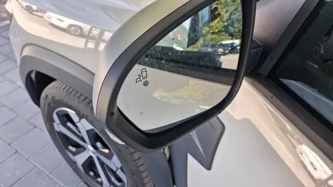 Car image 30