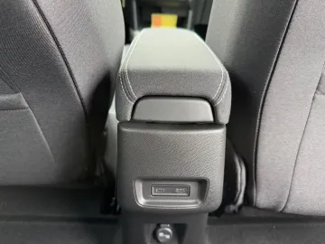 Car image 32
