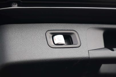 Car image 36