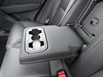 Car image 47