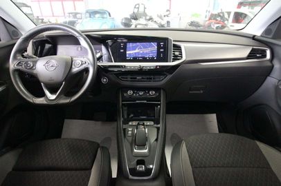 Car image 11