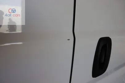 Car image 32