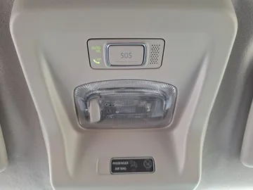 Car image 35