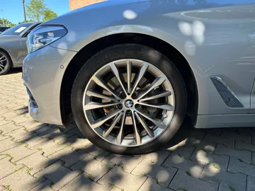 Car image 37