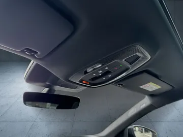 Car image 34