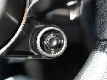Car image 34