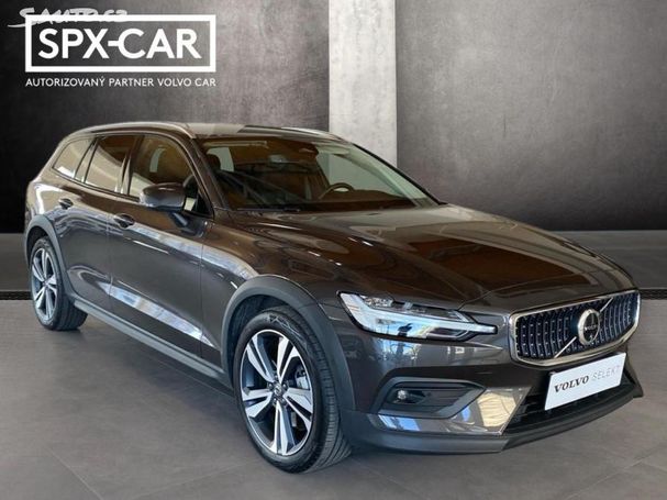 Volvo V60 Cross Country AWD B4 145 kW image number 1