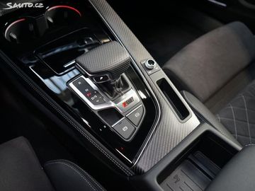 Car image 32