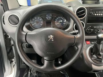 Car image 16